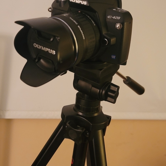 Olympus E-420 Digital SLR W/ Lens and Lens Hood - Picture 2 of 4